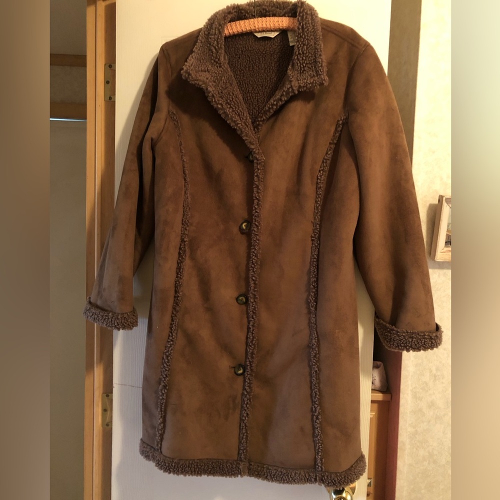 L.L. Bean Women’s Faux Fur 100% Polyester 3/4 Length 2 Pocket Jacket Size XL